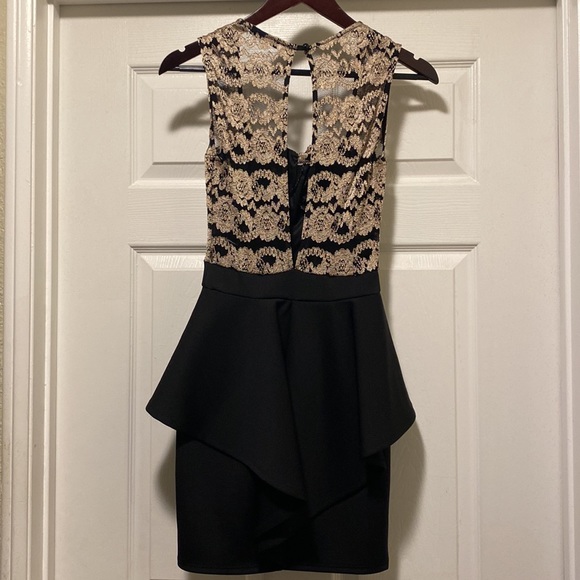 Cute black & gold dress - Picture 3 of 4